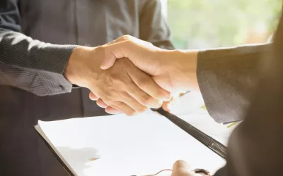 Compraventa de Empresas de Servicios: Cláusulas Esenciales para la Transmisión de Contratos